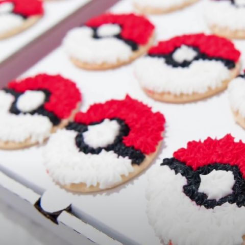 Pokemon Ball Cupcake