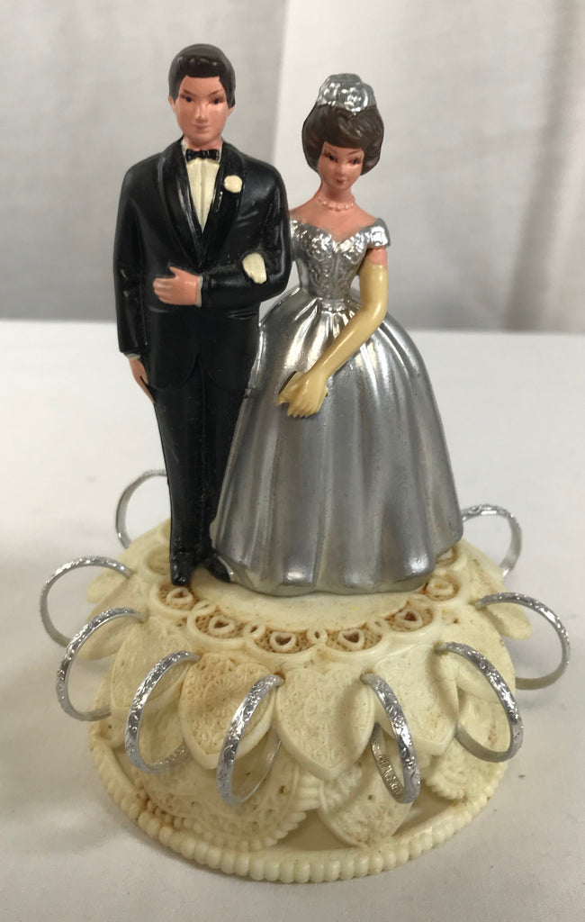 Vintage Wilton Chicago 43 Wedding Cake Topper Plastic Bride Groom Silver Rings