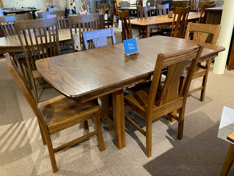 small solid oak dining table with 4 solid oak side chairs
