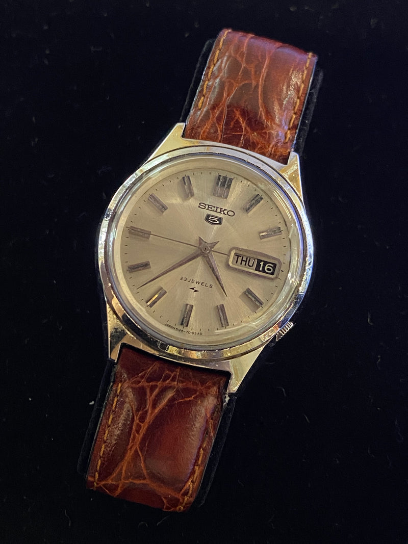 VINTAGE SEIKO #5 23 JEWELS MEN'S AUTOMATIC 1960S w/ DATE FEATURE
