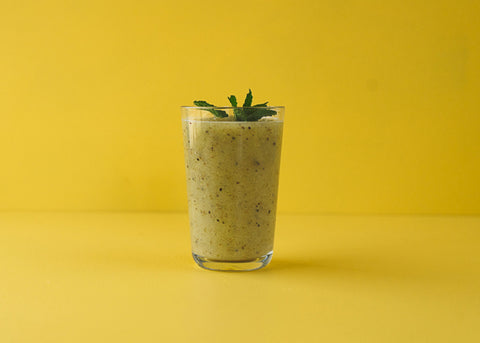 photo of a pear, ginger, kiwi fruit and lemon smoothie