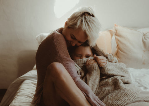 Bec Rose and her daughter hugging in bed for Lunch Lady Magazine