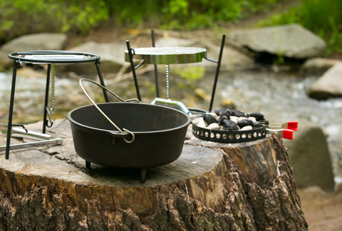 Lodge camp Dutch oven