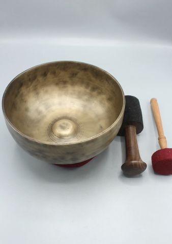 Lingam singing bowl where central inner part is embosed.