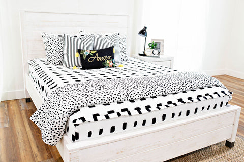 Dakota Beddy's  Zipper bedding, Black and white interior, White