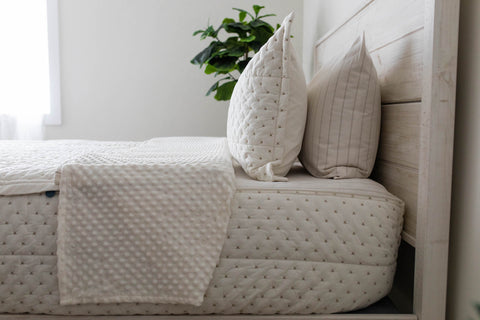 A bed made with Beddy's luxe Monroe zipper bedding.