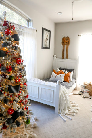 Beddy's zipper bedding decorated with holiday decor.