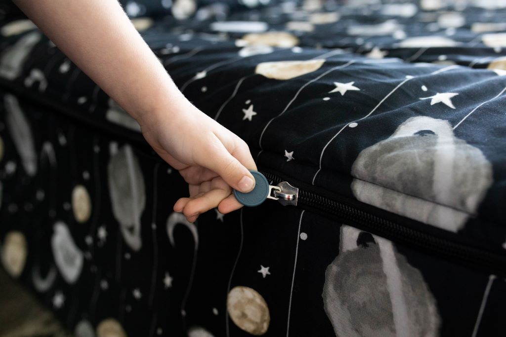 Out Of This World Zipper Bedding