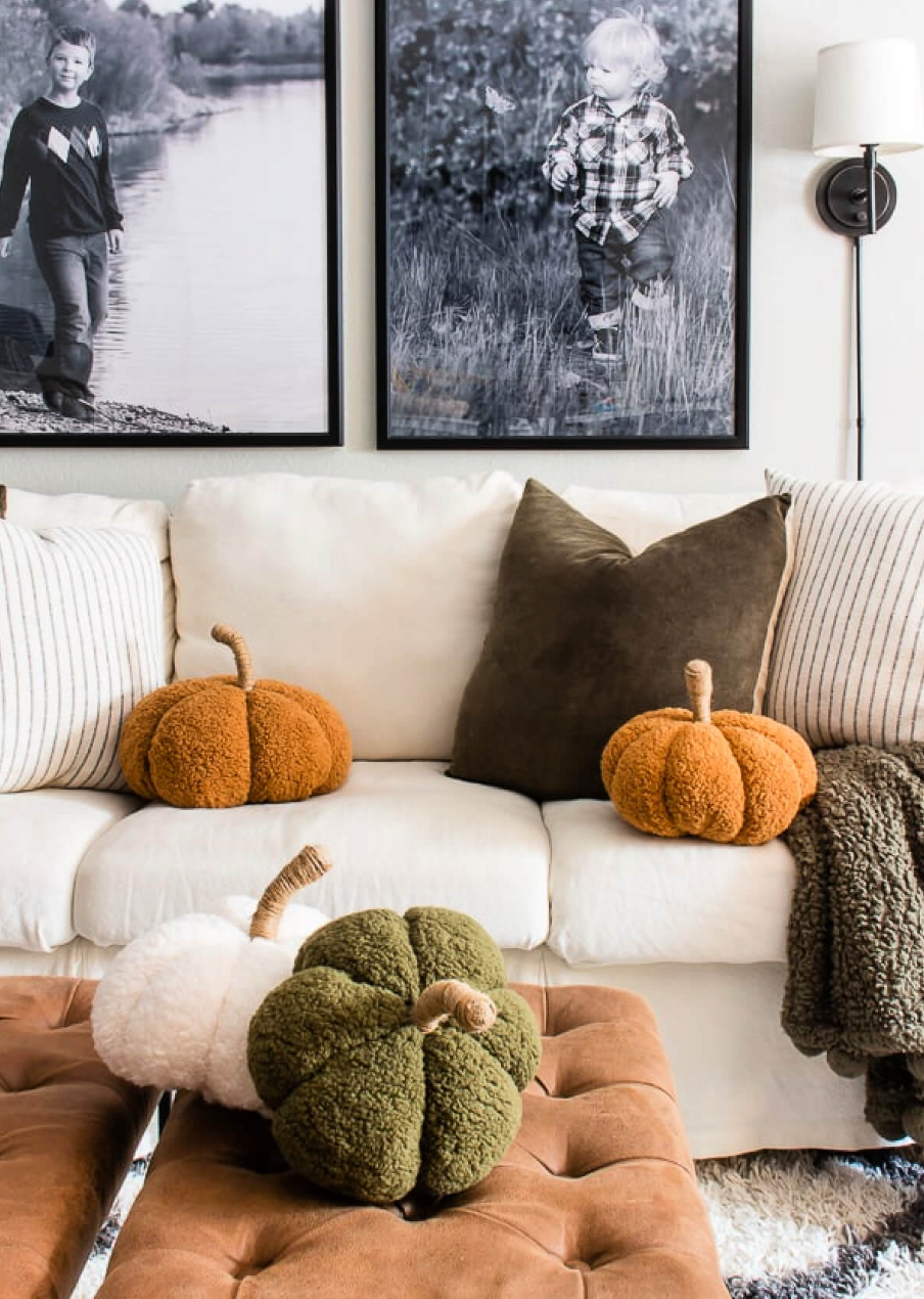living room with pumpkin decorations