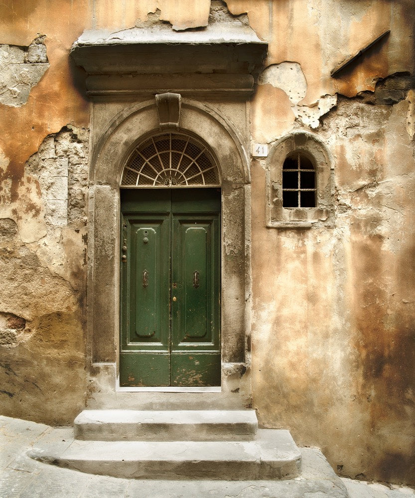 Green door in Italy