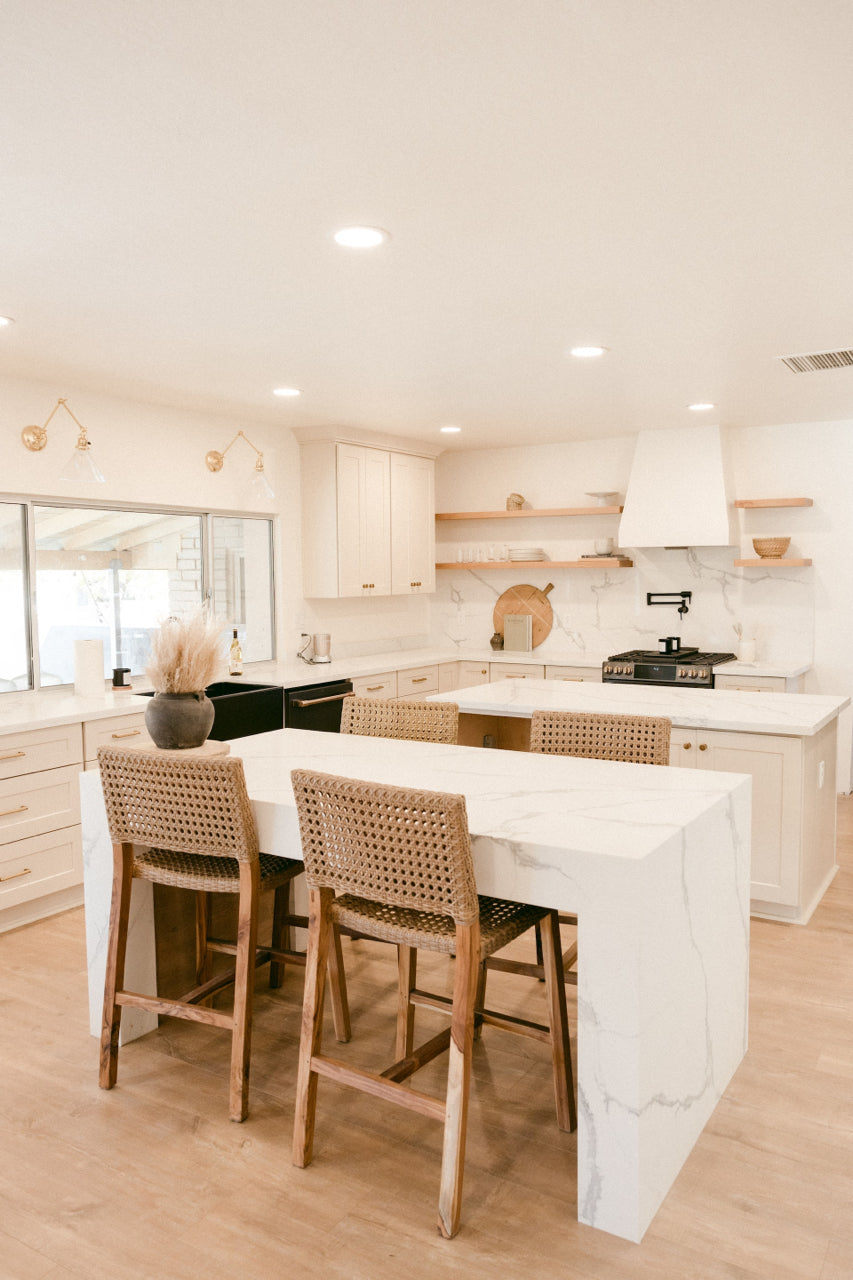 modern beach house kitchen