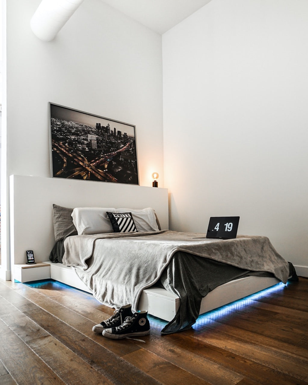 modern minimalist bedroom