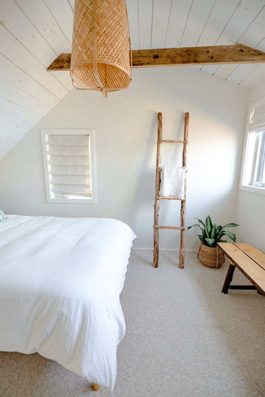 simple beach house bedroom