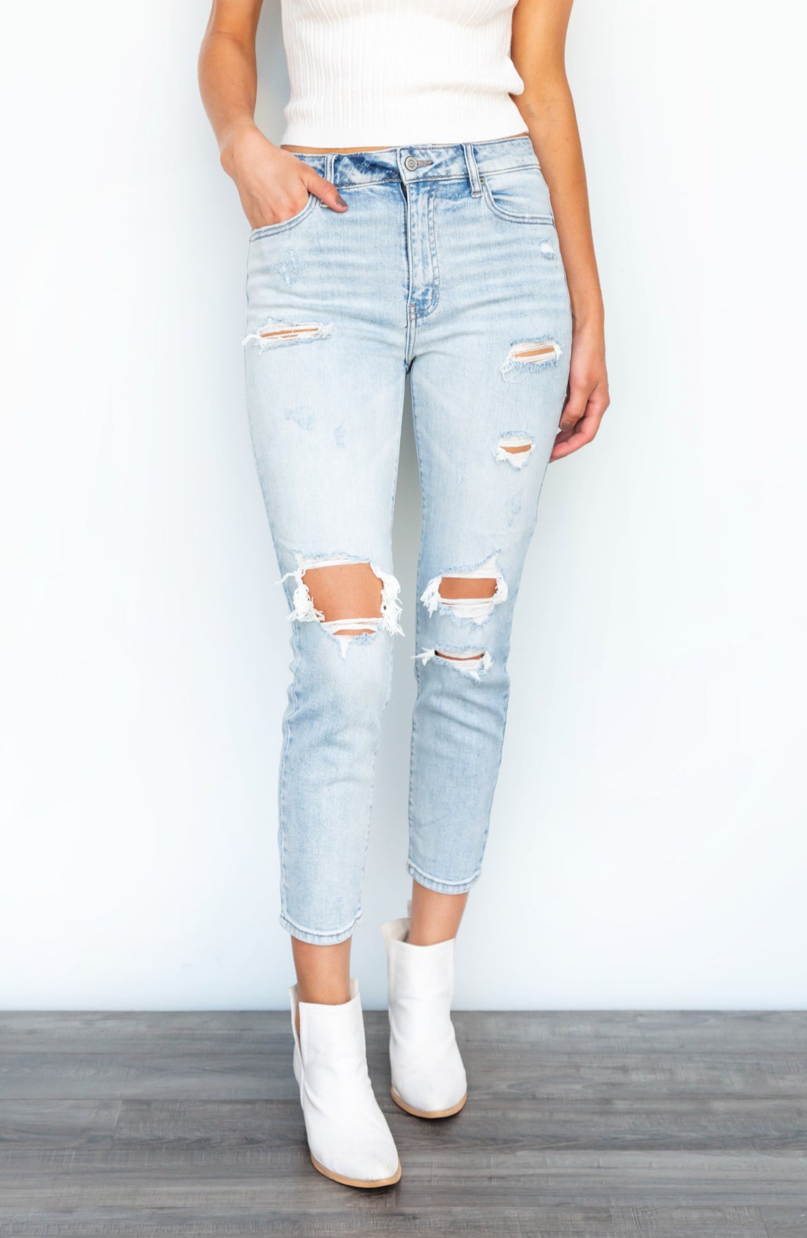 relaxed cropped mom jeans