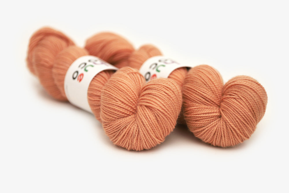 Currant, Merino Wool, Red Yarn, Knitting – Hue Loco
