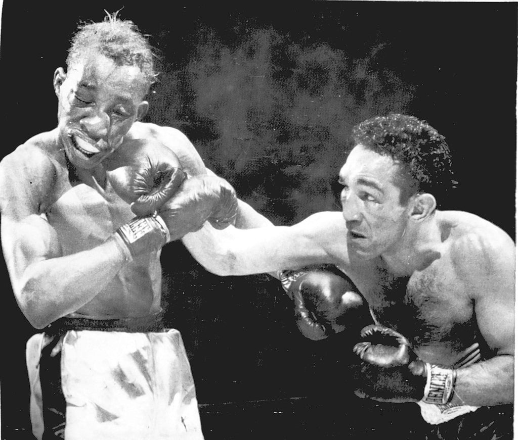 Willie Pep briefly switched stances to land single shots and get into safer defensive positions.