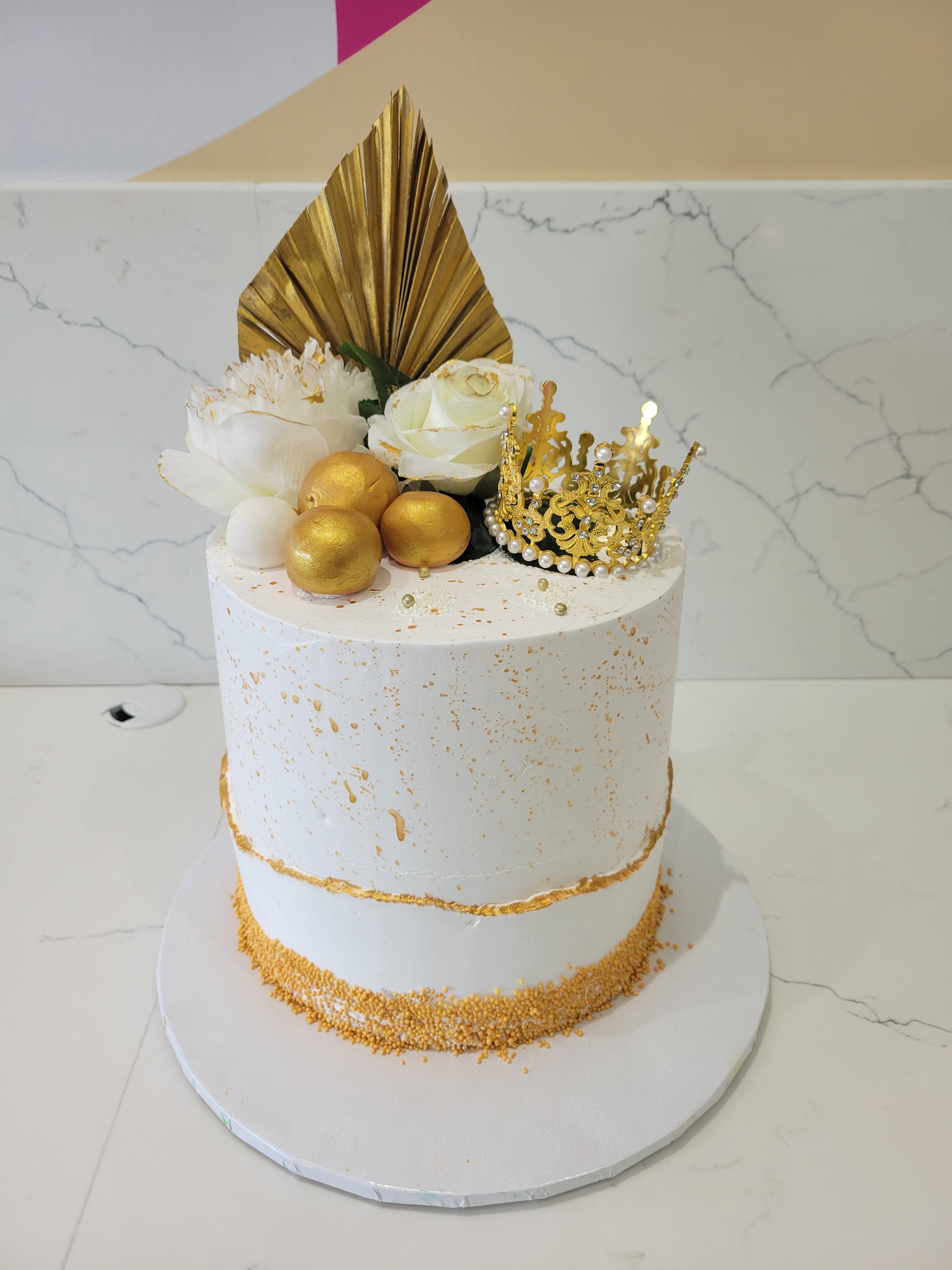 25 Gold Wedding Cakes With Gorgeous Details