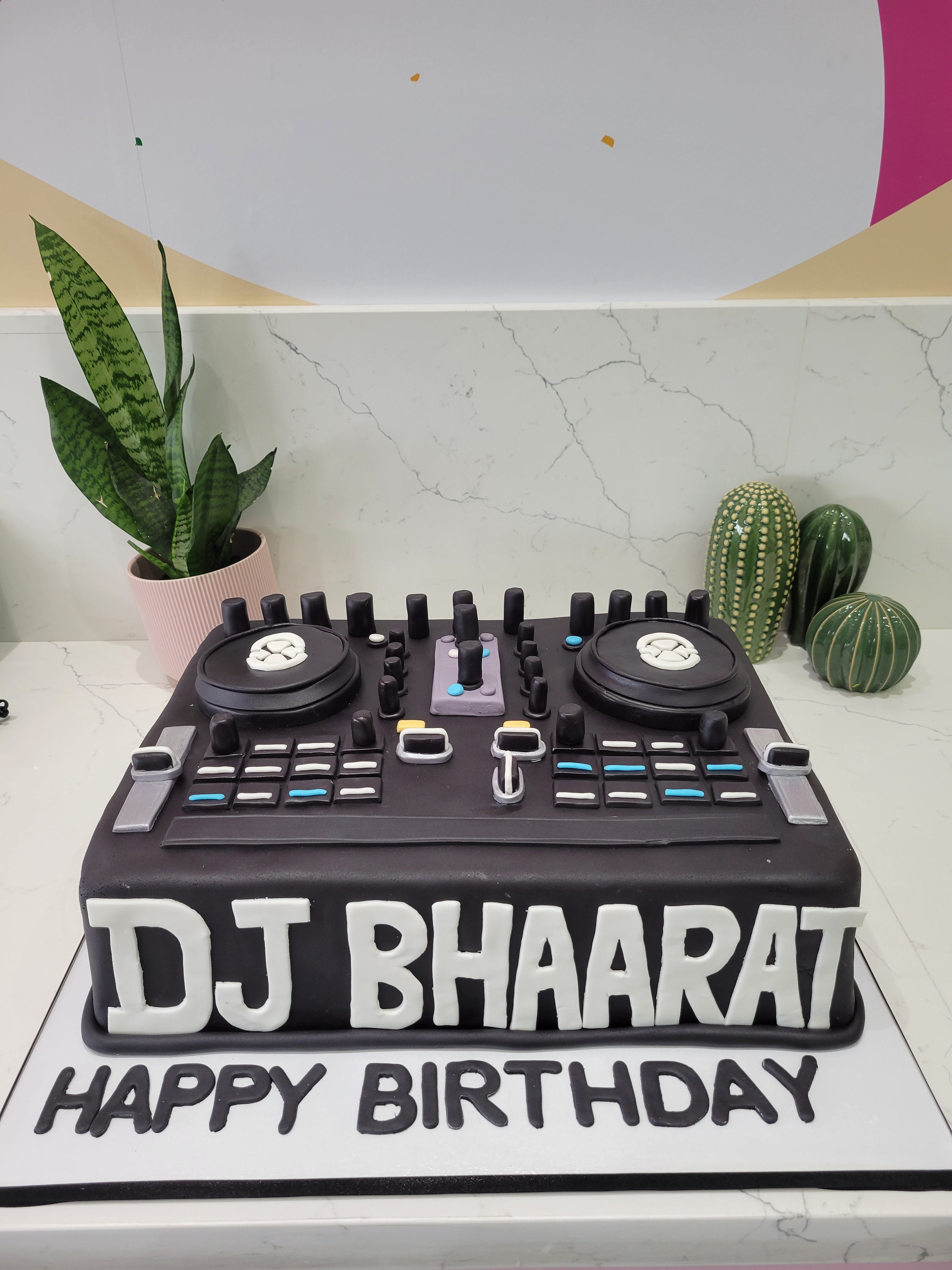 Headphone DJ Theme Fondant Cake Delivery In Delhi NCR