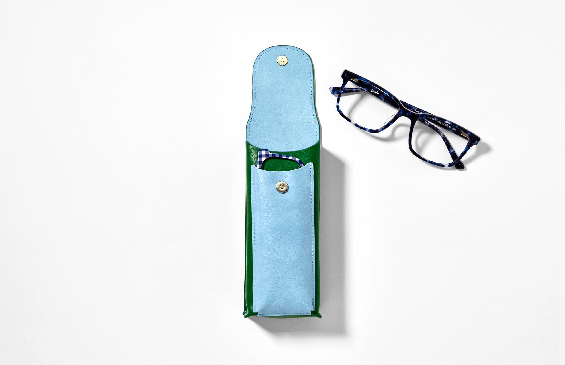 https://cdn.shopify.com/s/files/1/1147/9910/files/carousel-image-1_glasses-case_accessories_fef8a67f-8d8b-4f80-ab09-41ccfe0f7829.png?v=1690404928