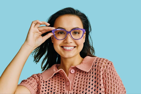 Oversized glasses frames: woman wearing the Quinn