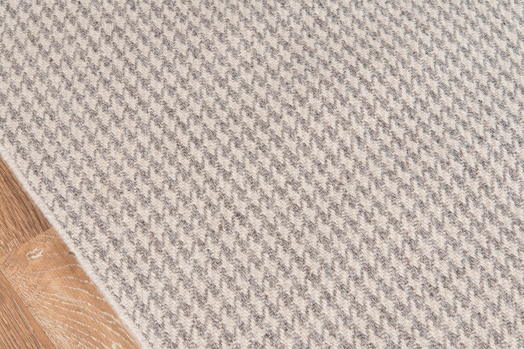 Momeni Houndstooth HOU-C Chestnut Area Rug – Incredible Rugs and Decor