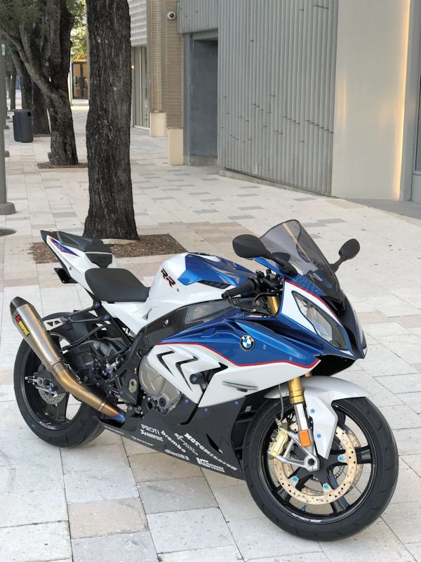 Three ways the 2015 BMW S1000RR just saved my butt