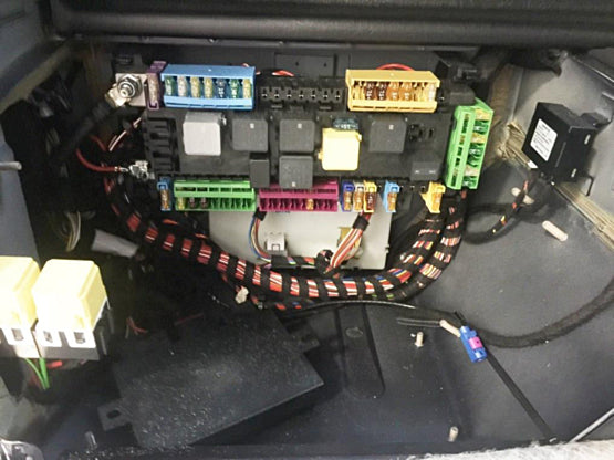 Rear SAM Fuse and Control Unit in Mercedes G550