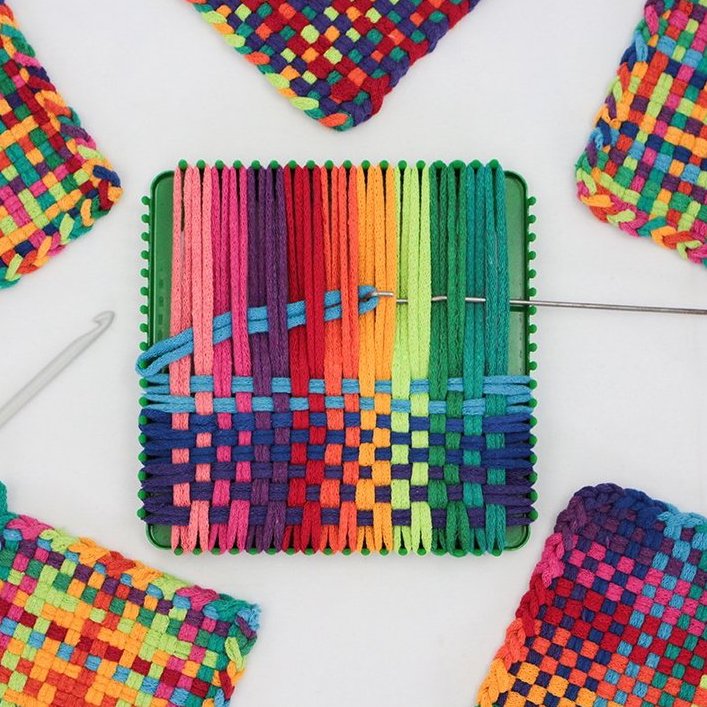 How to Use A Weaving Loom to Make a Potholder - Craft Project Ideas