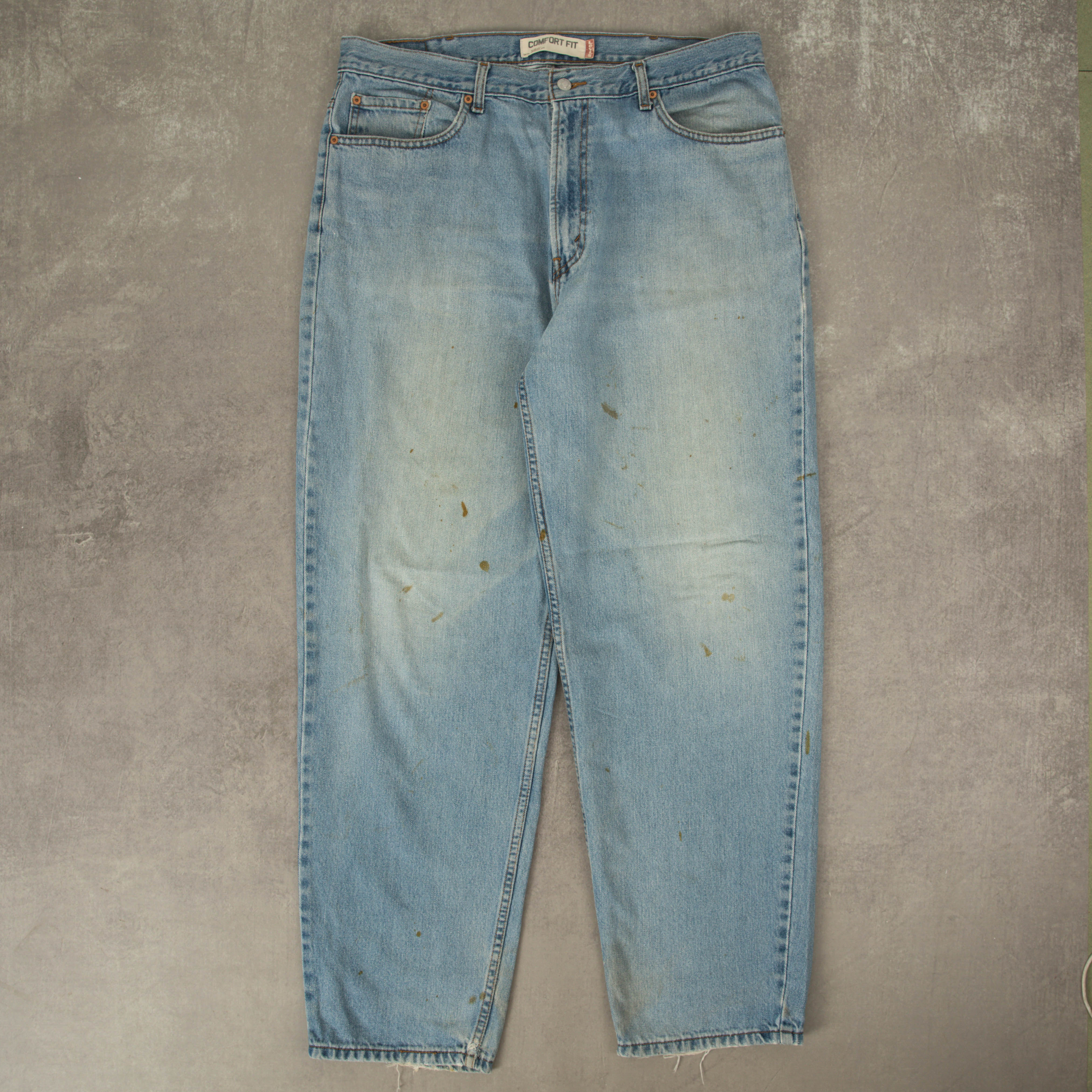image of MEN'S VINTAGE LEVI'S 560 JEANS - W36 X L31