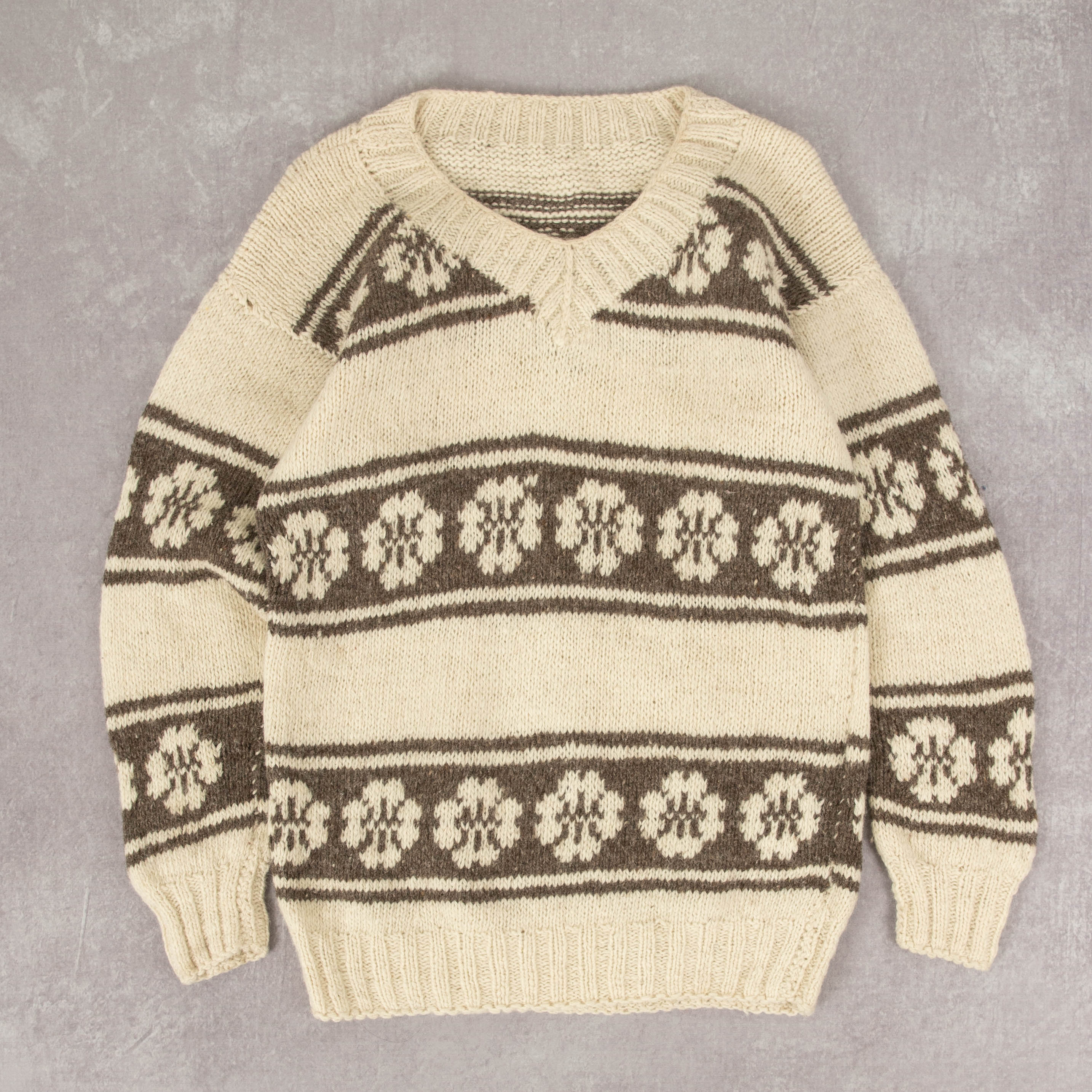image of WOMEN'S VINTAGE 1980S PATTERNED V-NECK KNITTED JUMPER - MEDIUM