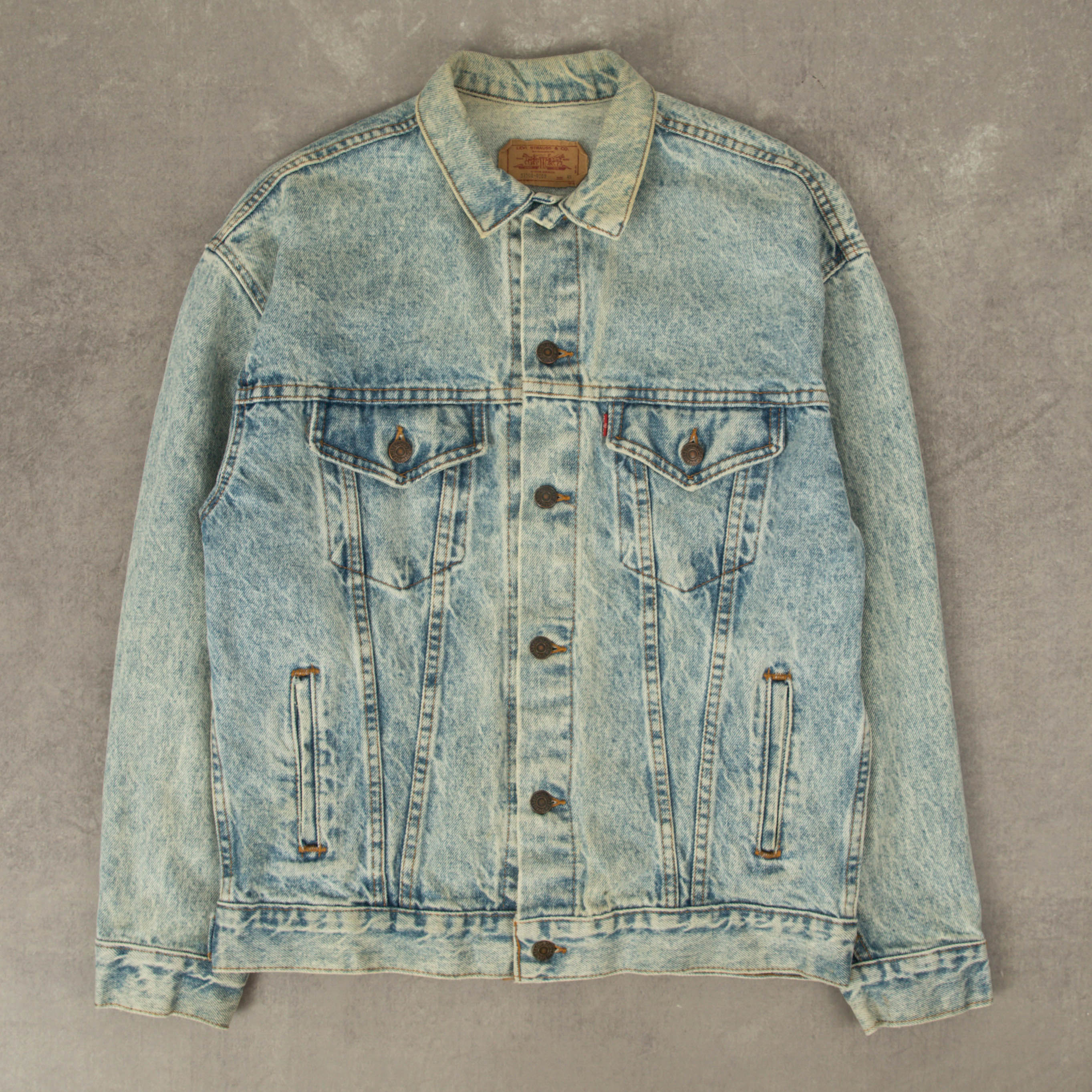 image of WOMEN'S VINTAGE 1990S LEVI'S DENIM TRUCKER JACKET - X-LARGE