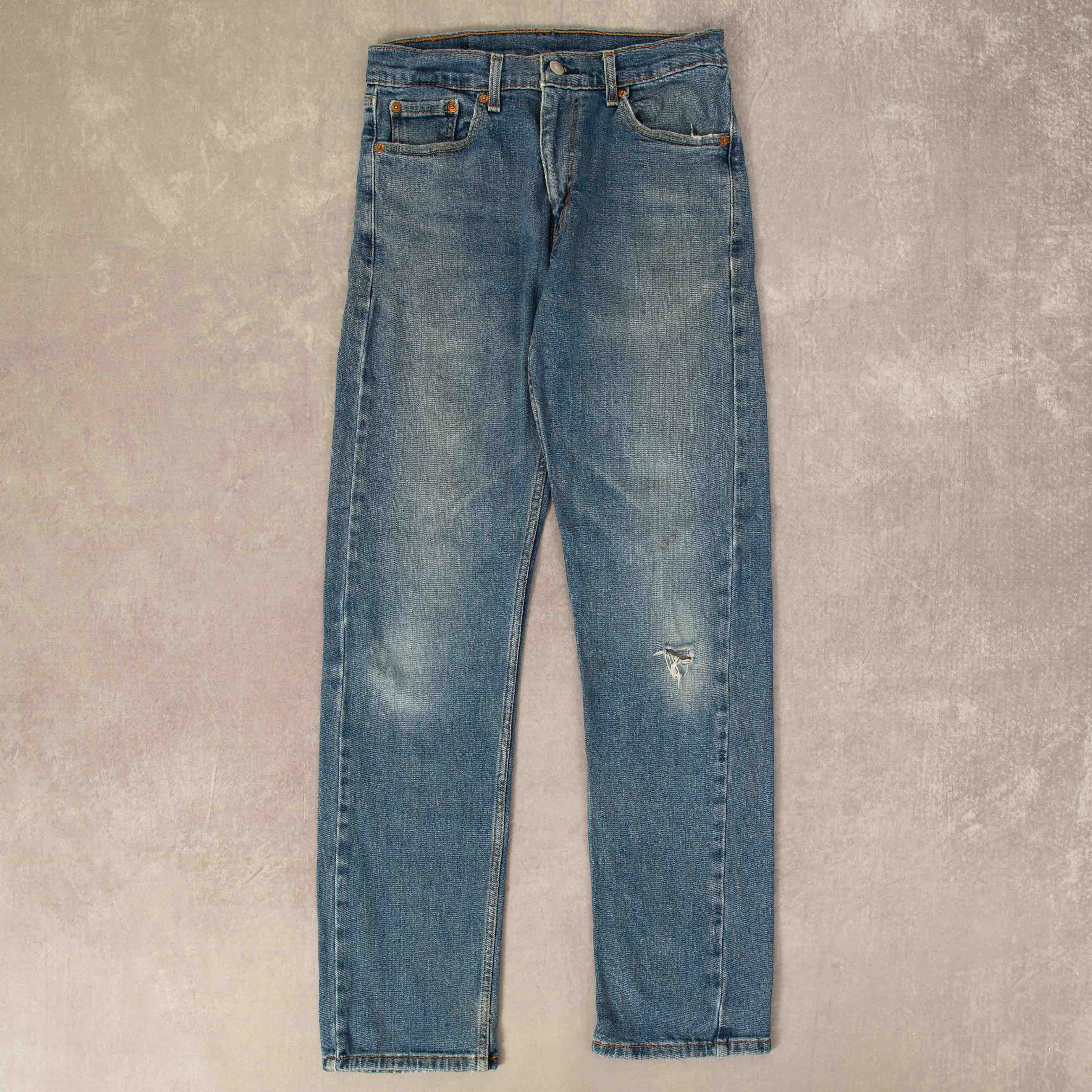 image of WOMEN'S VINTAGE LEVI'S 505 STRAIGHT FIT JEANS - W28 X L32