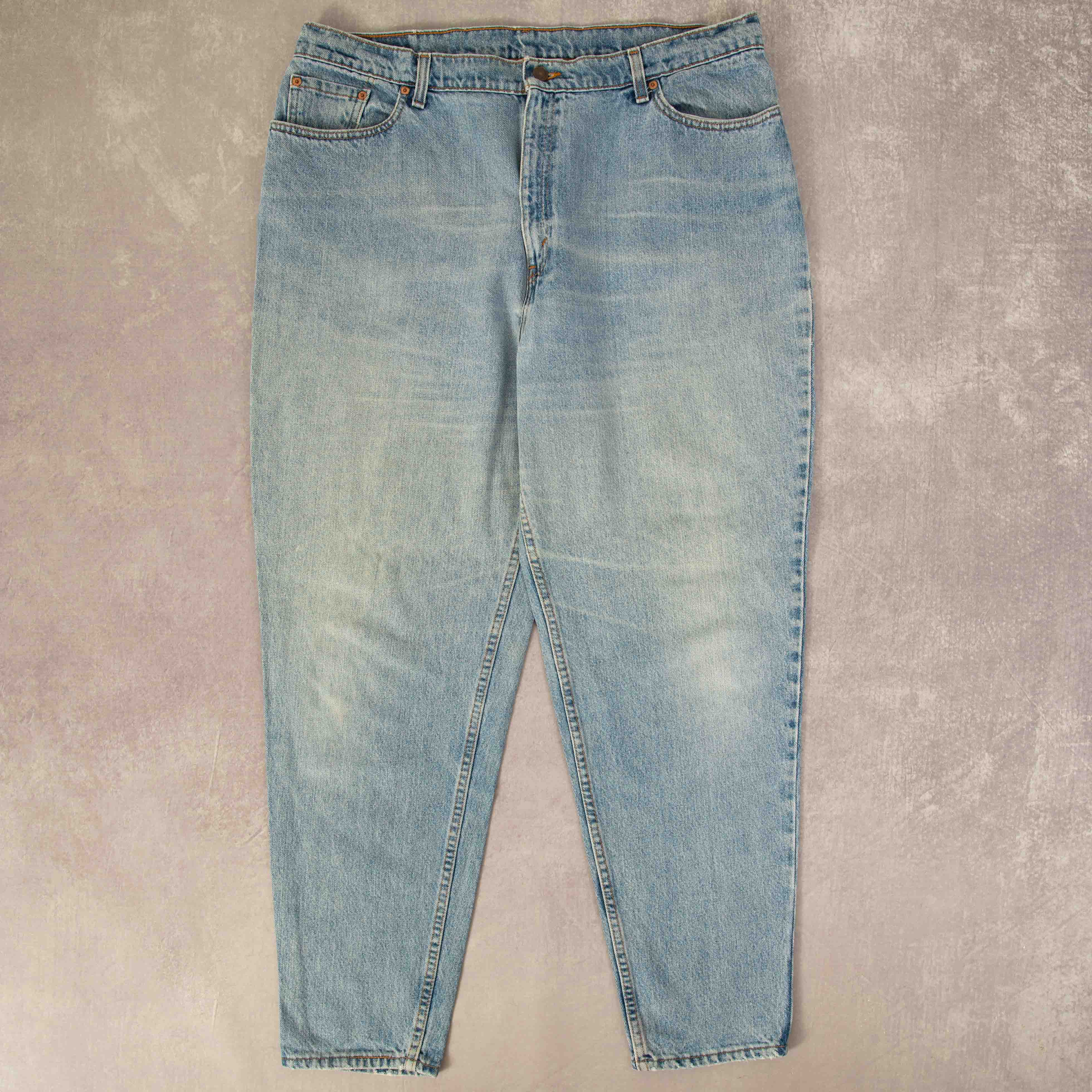 image of MEN'S VINTAGE 1998 LEVI'S 550 RELAXED FIT TAPERED  JEANS - W40 X L30