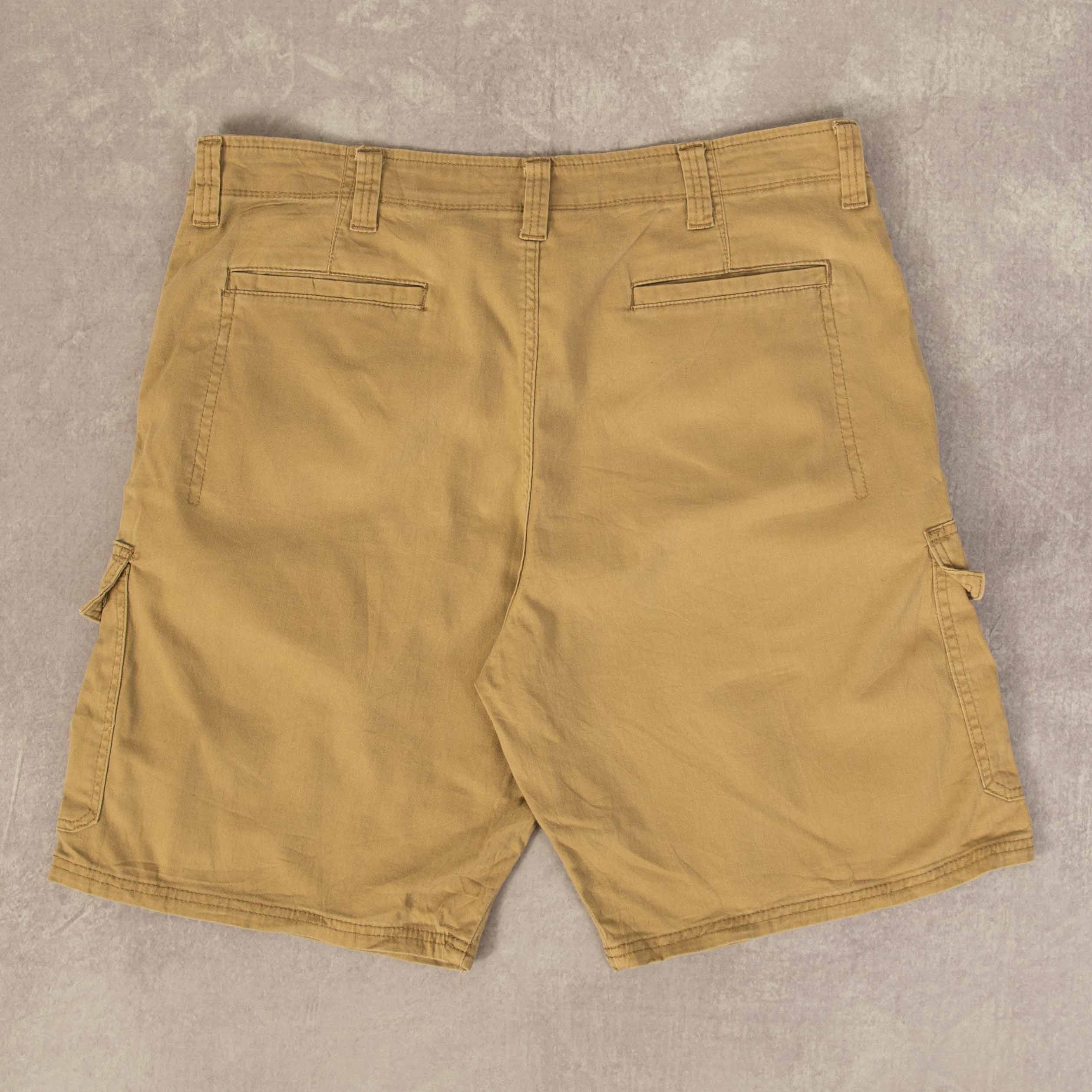 image of MEN'S VINTAGE WRANGLER CARGO UTILITY SHORTS - W36