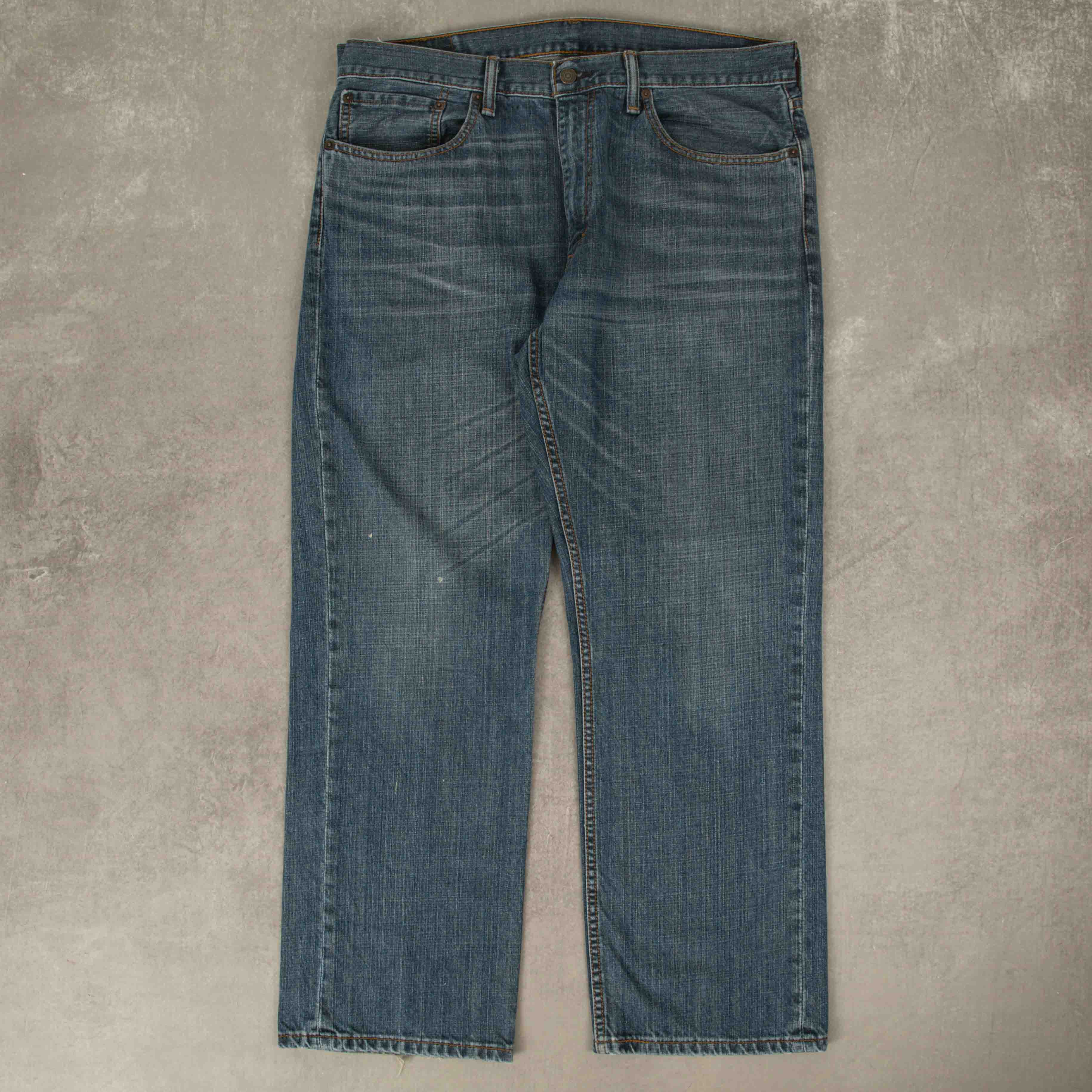 image of MEN'S VINTAGE LEVI'S 559 RELAXED JEANS - W36 X L30