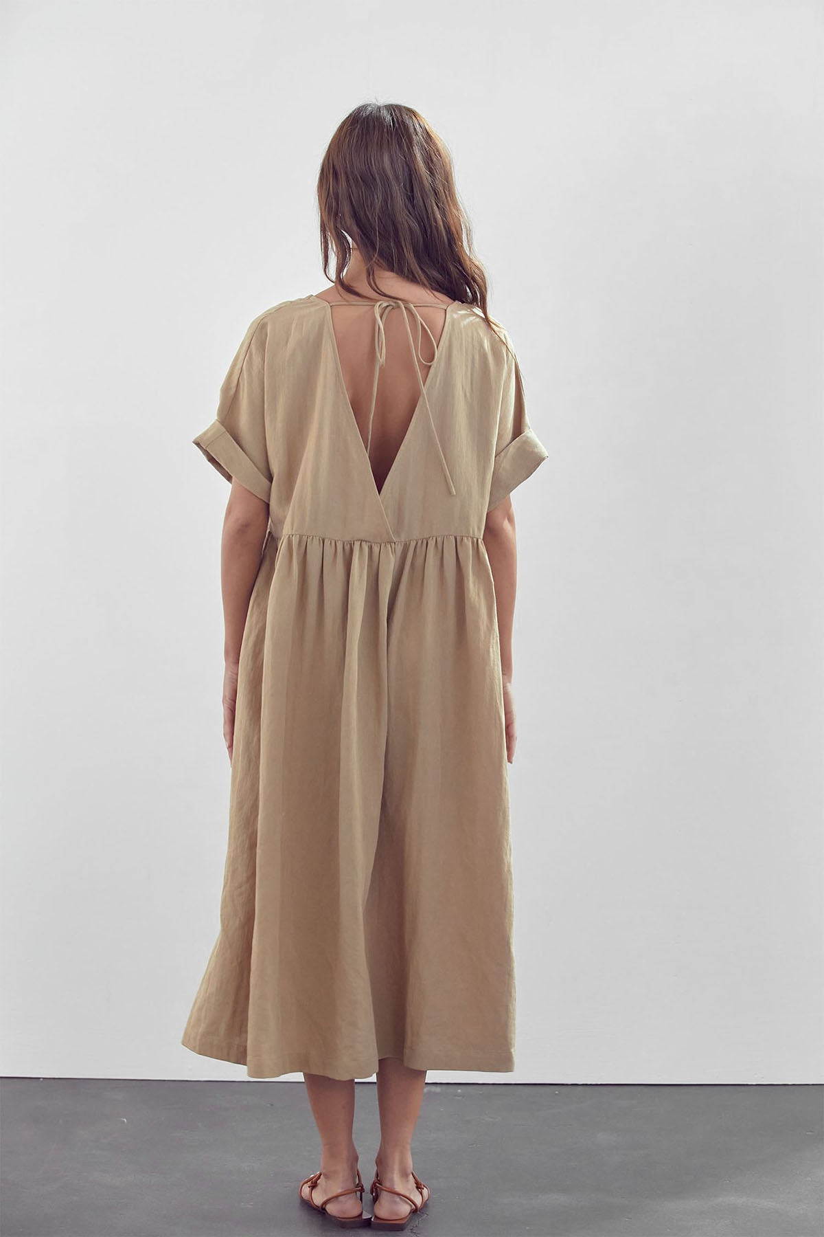 Short Sleeve Volumed Dress | Mocha