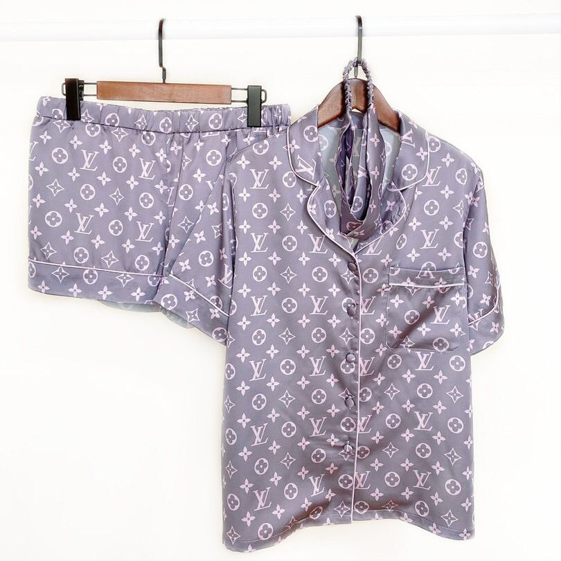 Louis Vuitton White Pajamas Online -   1696491759