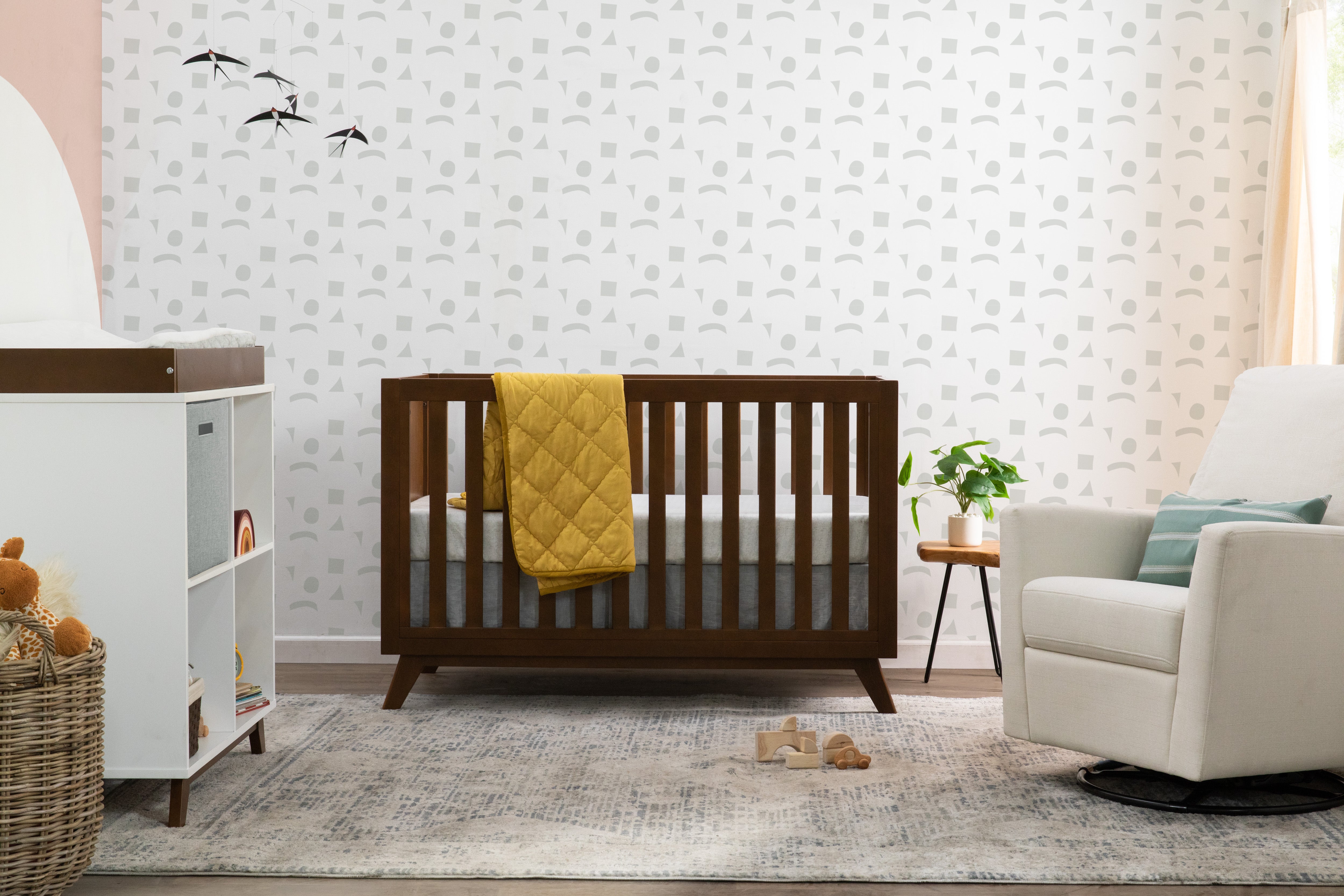 DaVinci Otto Mid-Century Modern Crib in Walnut