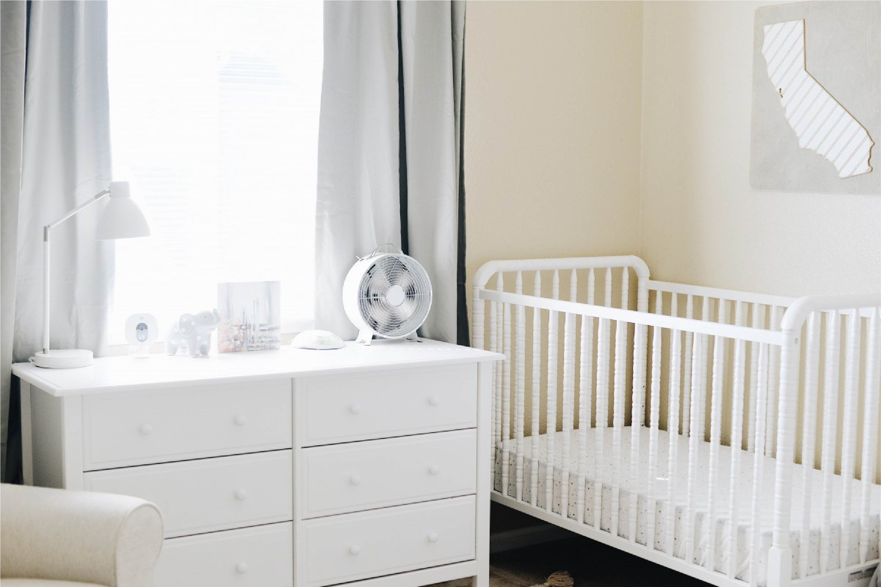 DaVinci Baby's Jenny Lind 3-In-1 Convertible Crib