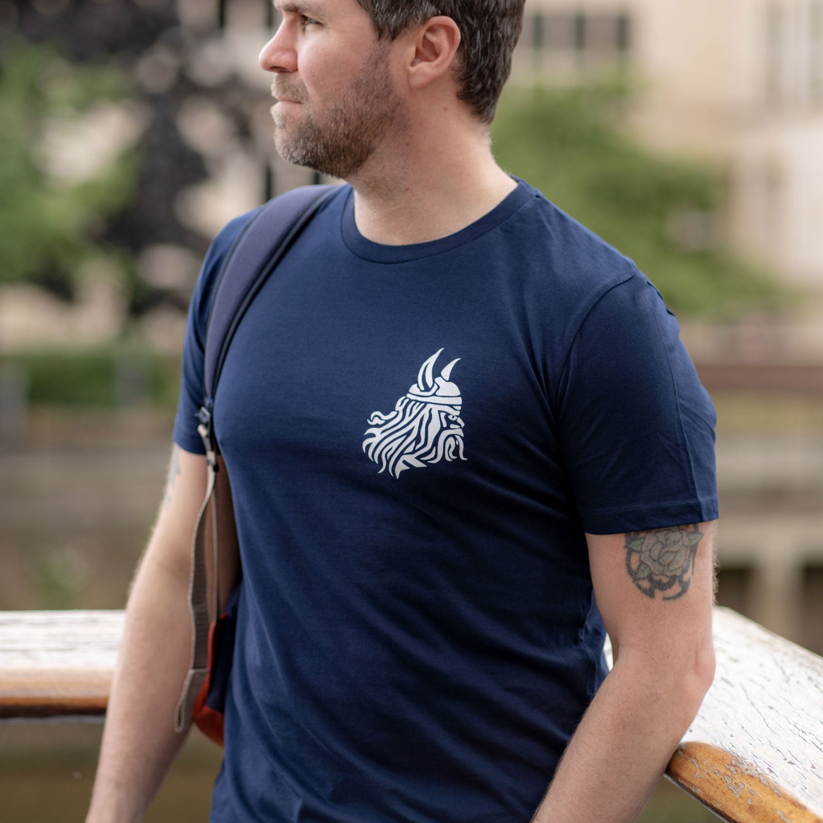 bar Escuchando elevación Winstons Viking Men's T-Shirt in Navy – Winstons of York