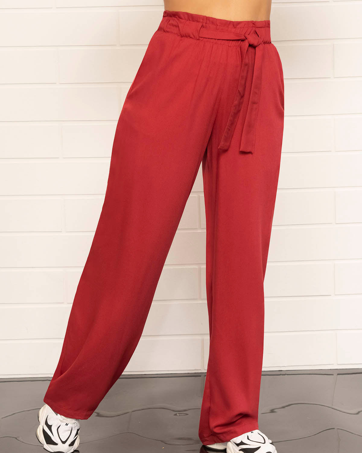 ▷ Ryocco Pantalón Talle Alto Rojo Vino con Puntos Blancos, para Mujer ©