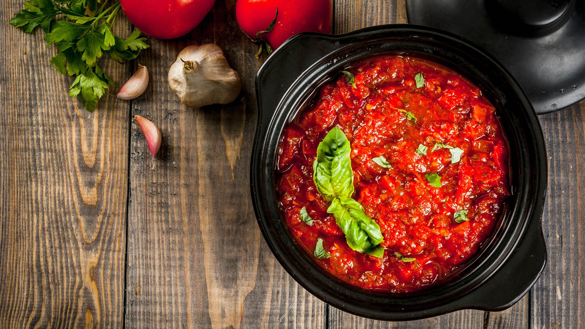 tomato sauce with garlic
