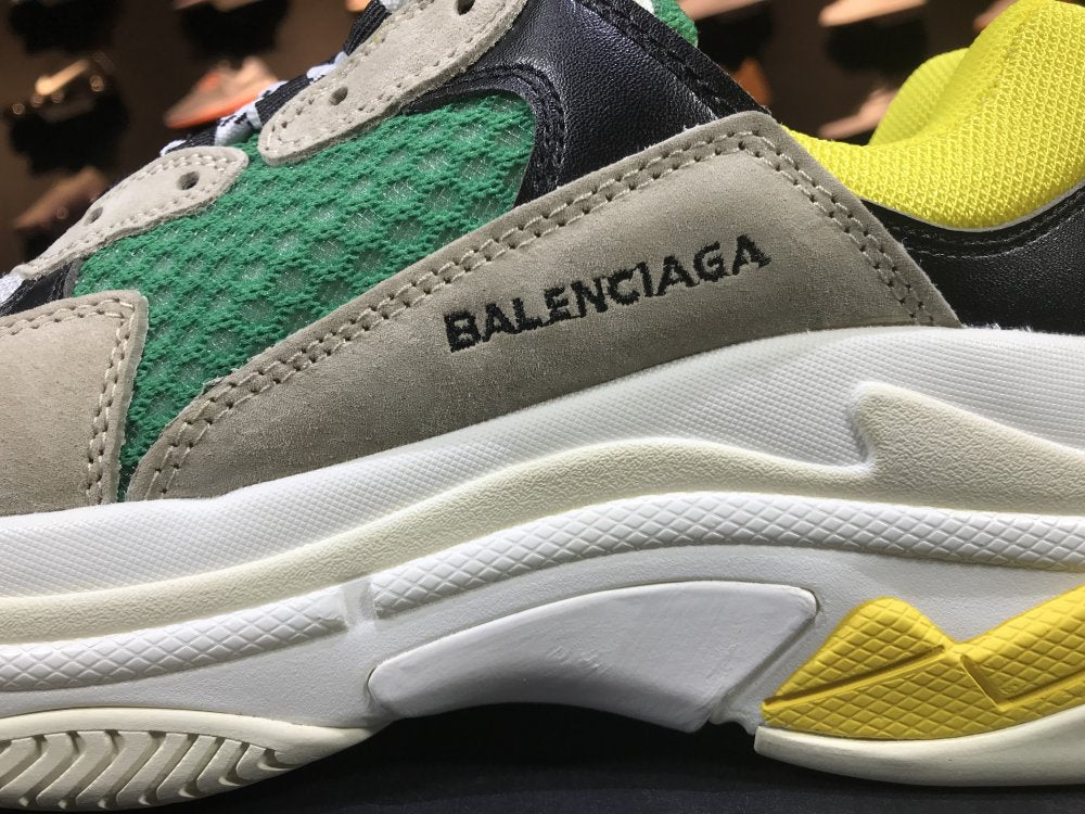 Balenciaga Triple S Sneaker Triple Black Non Distressed 2018