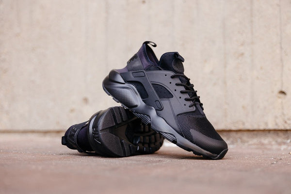 black huaraches size 8