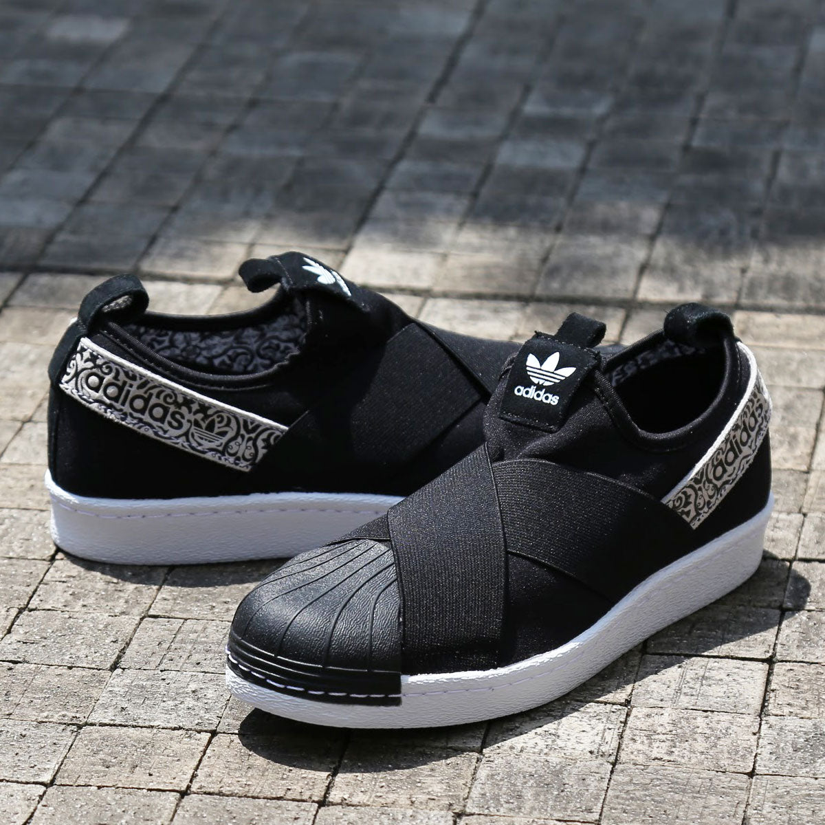 adidas superstar slip on core black