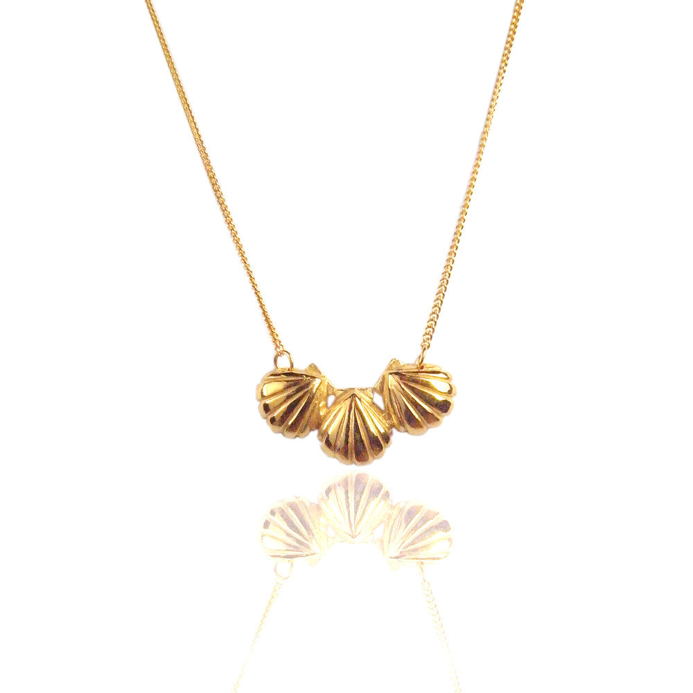 Triple Shell Necklace Gold – momocreatura