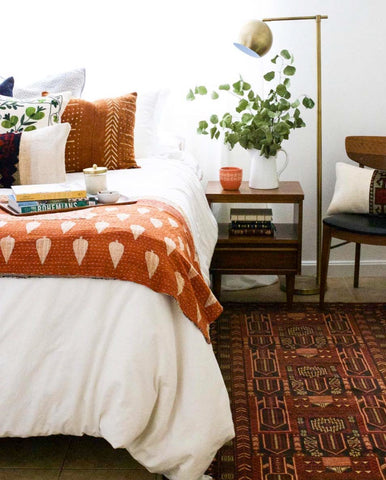 bedroom-rug-by-bed