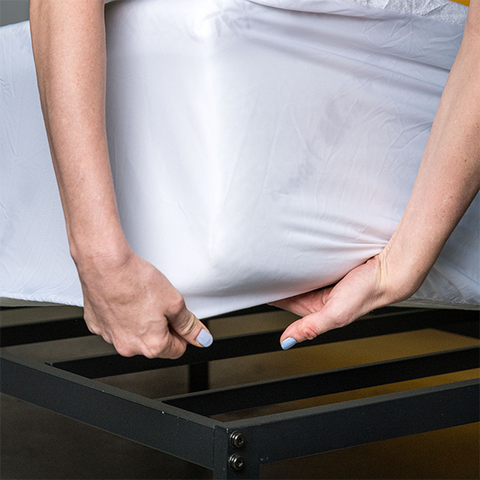 fitted-sheet-on-mattress 