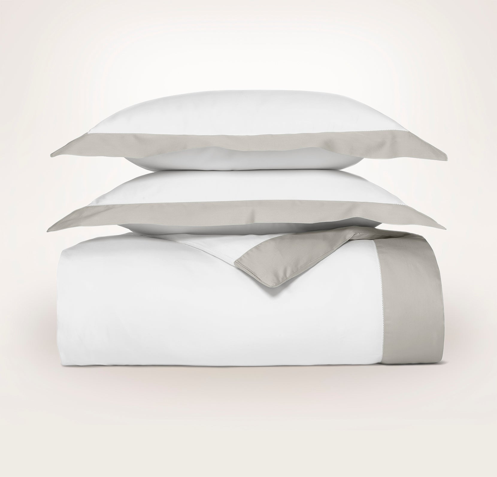 Signature Hemmed Duvet Set in White/Pewter Colorblock