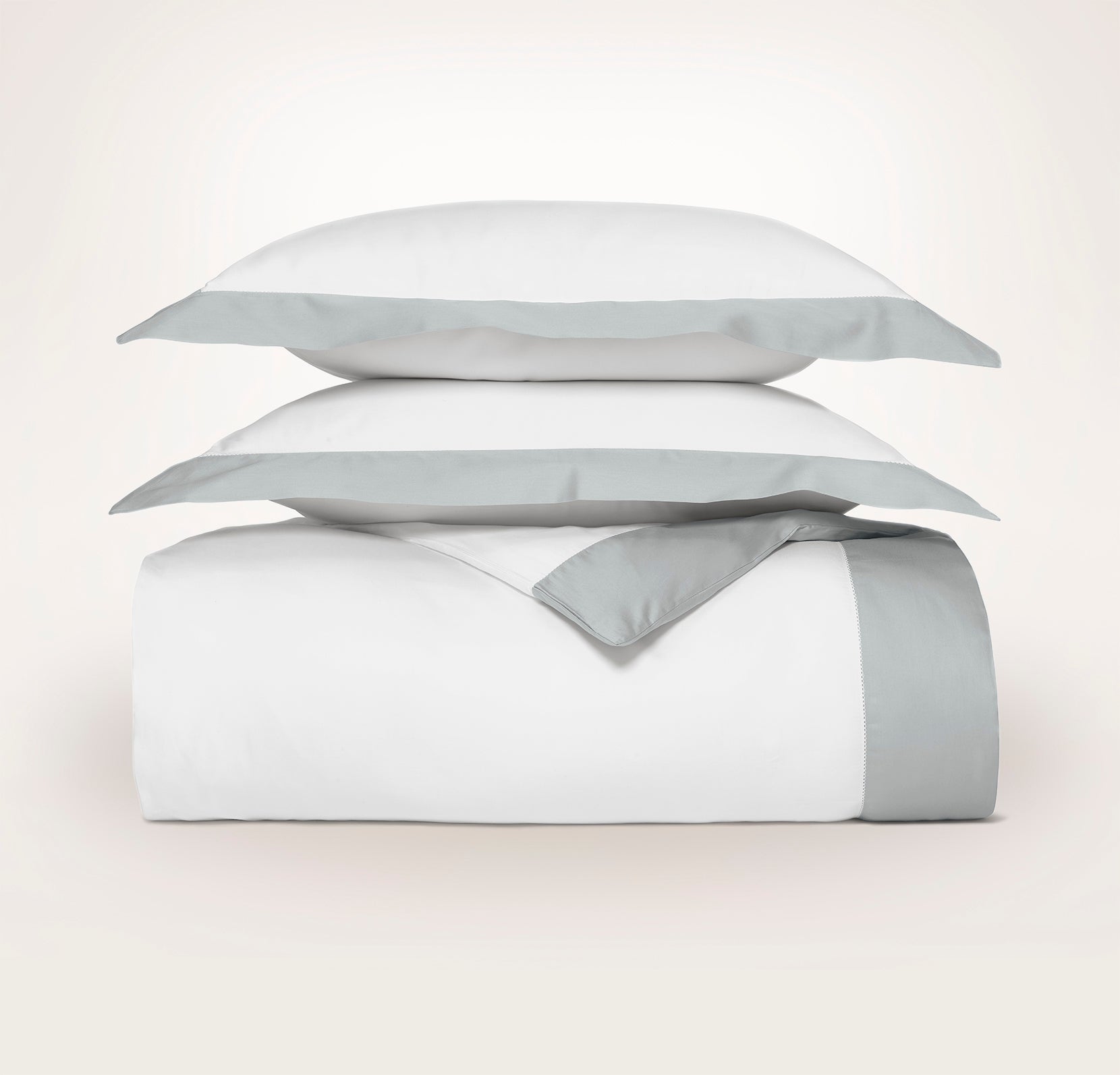 Signature Hemmed Duvet Set in White/Shore Colorblock